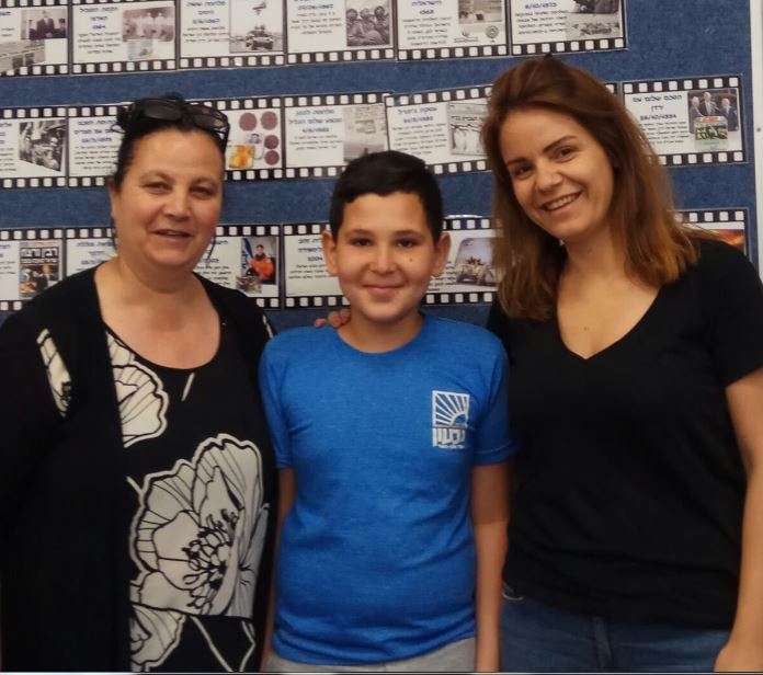 מימין: דקלה וינטר, שליו אלימלח ושונטל נבו | צילום: בית הספר גבעון, נשר