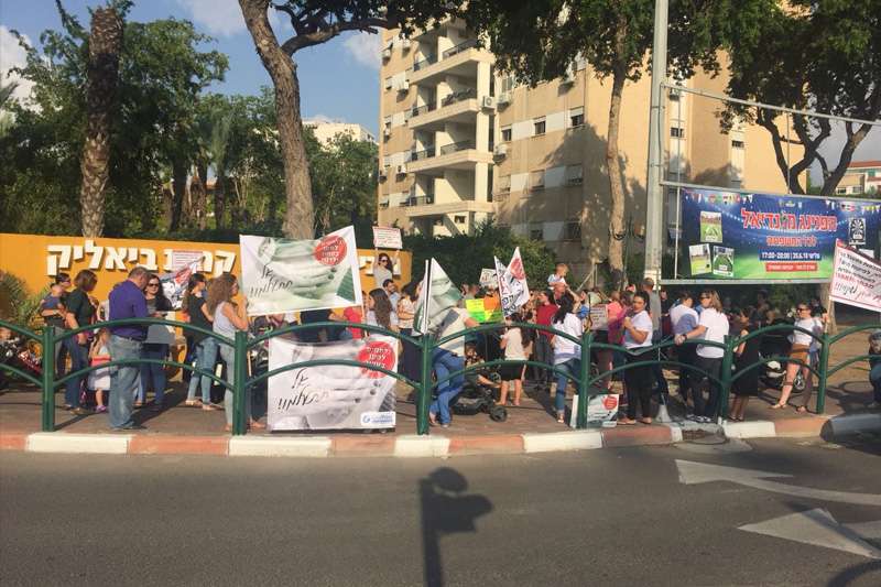 מחאת ההורים, הערב בקרית ביאליק | צילום: באדיבות מיכאל גוריןמחאת ההורים, הערב בקרית ביאליק | צילום: באדיבות מיכאל גורין
