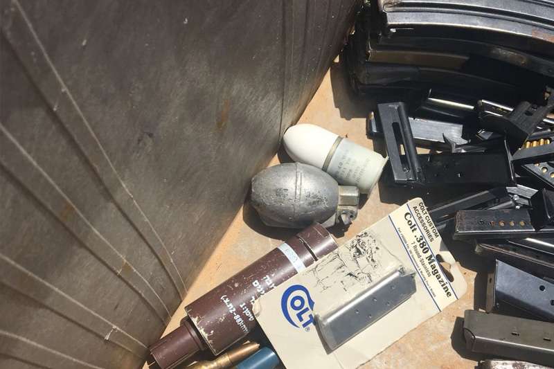 מתוך הציוד שהחזירו אזרחים | צילום: משטרת ישראל
