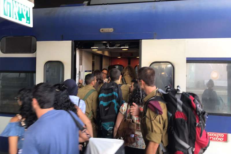 עומס, חיילים, רכבת ישראל | צילום: רדיו חיפה