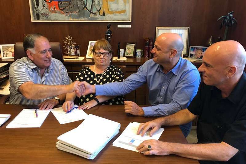 מימין לשמאל: מהנדס העיר, אריאל וטרמן; יו"ר הוועדה המחוזית, איתמר בן דוד; מ"מ וסגנית ראש העירייה, חדוה אלמוג; וראש העירייה, יונה יהב | צילום: באדיבות מינהל ההנדסה, עיריית חיפה
