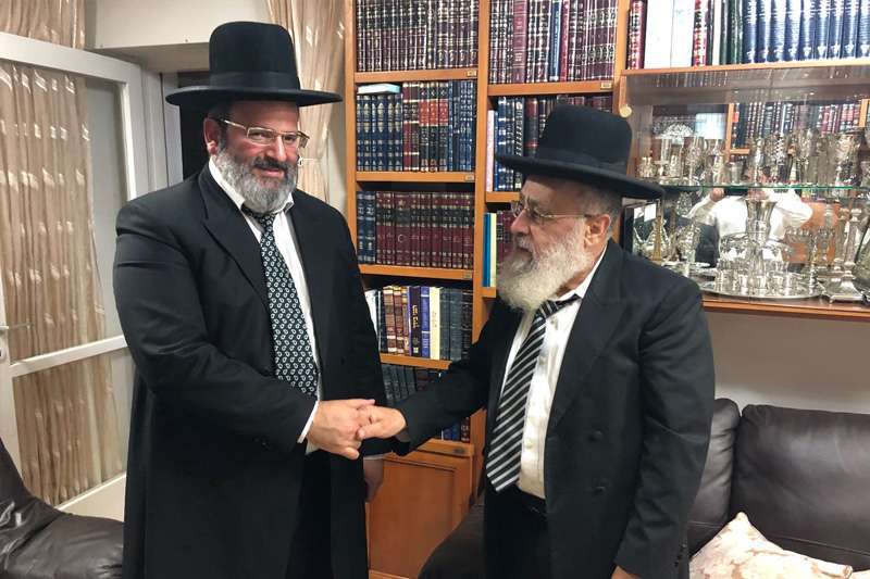 הרב יצחק לוי מקבל הערב את ברכתו של נשיא מועצת הרבנות הראשית, הרב יצחק יוסף | צילום: דוברות משרד הדתות