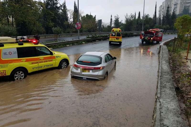 הצפות בחיפה, בחורף שעבר | צילום: מד"א