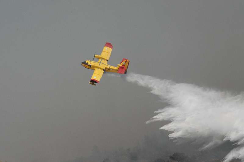 מטוסי כיבוי ראשונים מגיעים מיוון ומטורקיה, אסון הכרמל 2010 | צילום: מאיר בן סירא