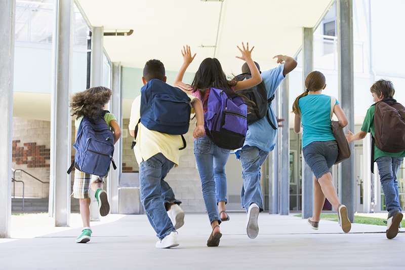 תלמידים רצים, הפסקה, בית ספר | צילום (אילוסטרציה): Shutterstock