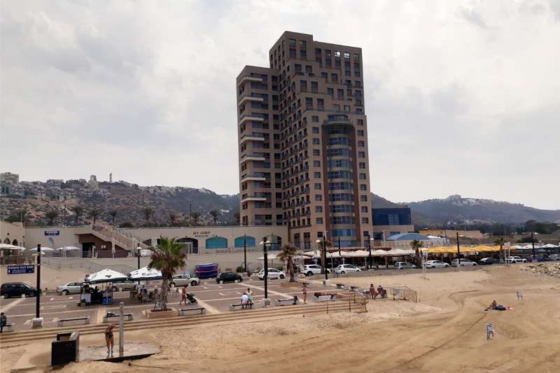 מגדלי חוף הכרמל | צילום: שירות רדיו חיפה