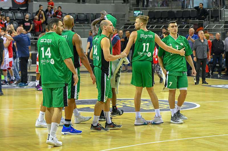 שחקני מכבי חיפה, כדורסל, אכזבה | צילום: שלומי טובה