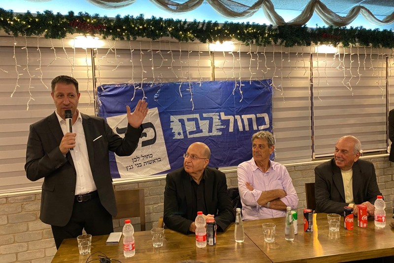ואקים (משמאל), לצד ח"כ יעלון וח"כ בן ברק, הערב במקסים | צילום: שירות רדיו חיפה