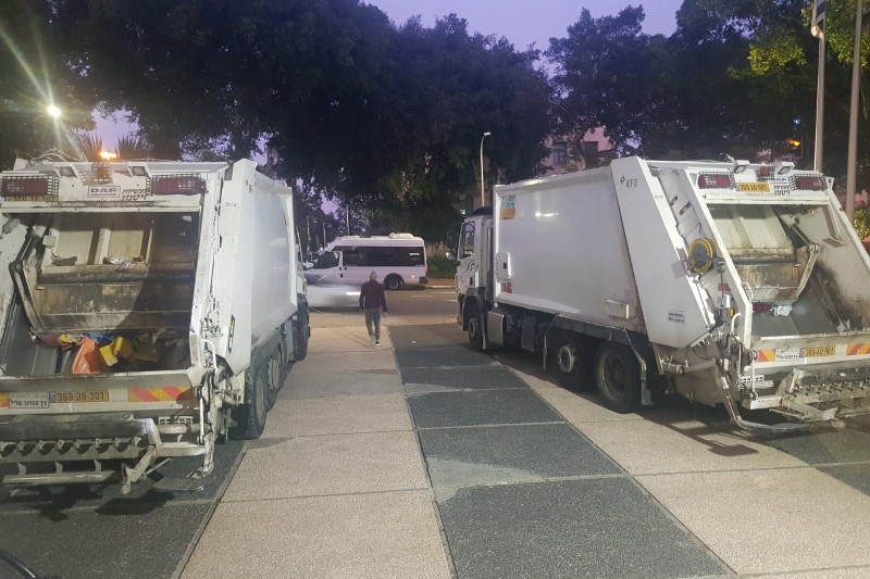 משאיות זבל, הערב ברחבת העירייה | צילום: שירות רדיו חיפה
