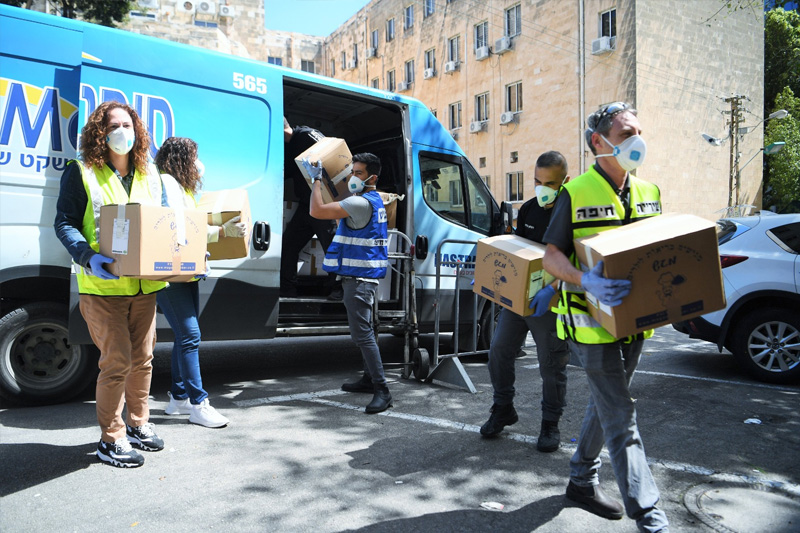 חלוקת מזון חם לקשישים בחיפה | צילום: דוברות עיריית חיפה