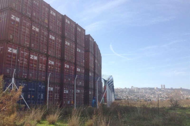 מכולות סמוך לקישון | צילום (ארכיון): עמותת "צלול"