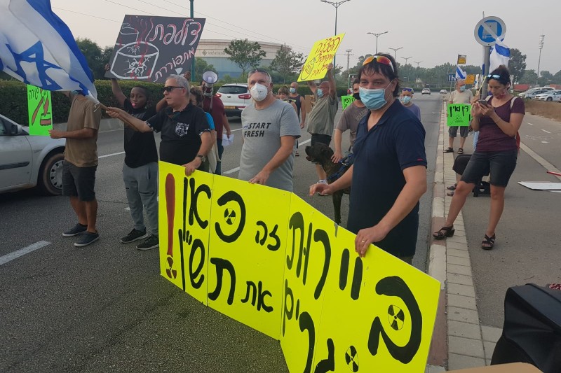 ההפגנה הערב מול חוות המכלים | צילום: שירות רדיו חיפה