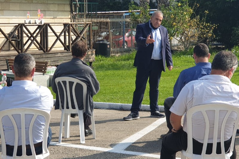 משה קפלינסקי וחברי הוועדה | צילום: קבוצת בזן