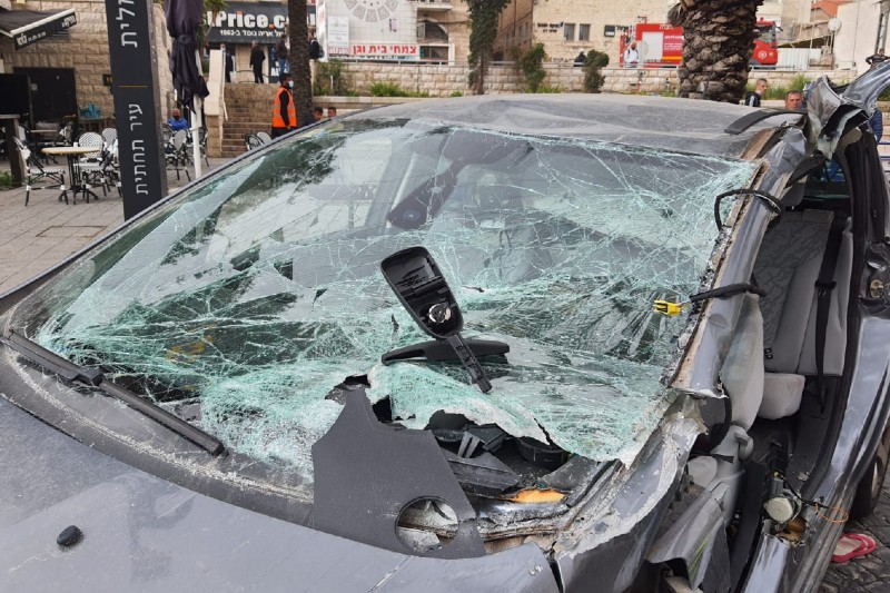 זירת התאונה ברחוב נתנזון | צילום: כבאות והצלה