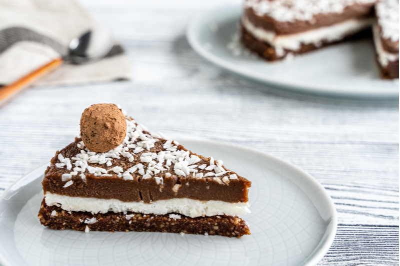 עוגת שוקולד קוקוס | צילום: Shutterstock