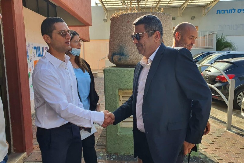 מנכ"ל משרד החינוך, עמית אדרי וראש העירייה, רועי לוי | צילום: עיריית נשר