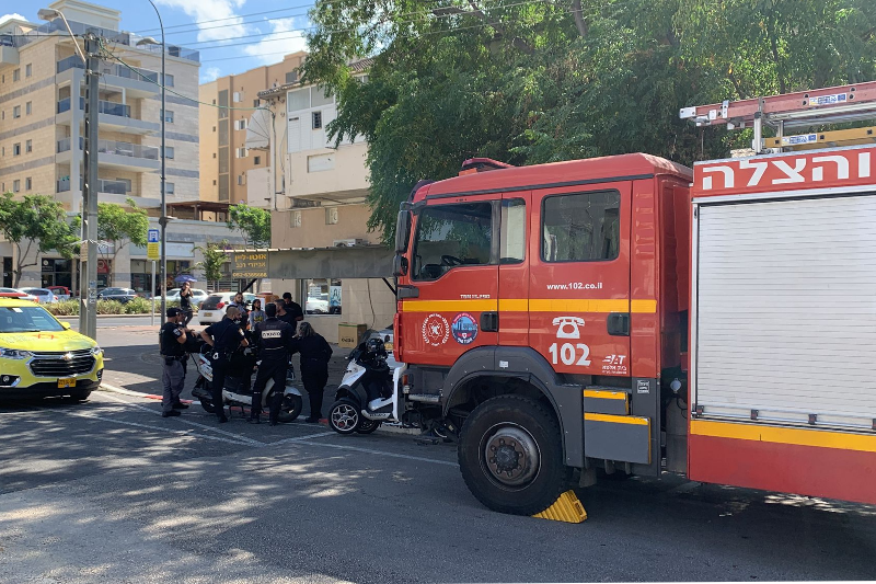 מחוץ למבנה שפונה בקרית אתא | צילום: כבאות והצלה