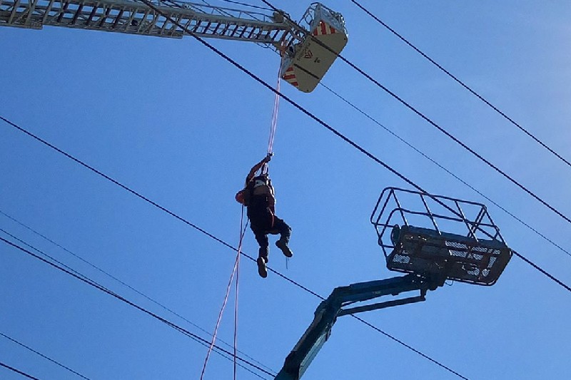 חילוץ הפועל בקרית ביאליק | צילום: כבאות והצלה