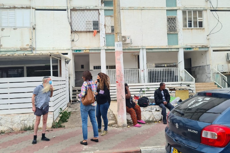 פינוי הבניין ברחוב ש"י עגנון בטירת כרמל | צילום: רדיו חיפה