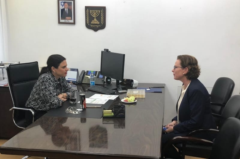 עינת קליש ואיילת שקד, היום | צילום: דוברות עיריית חיפה