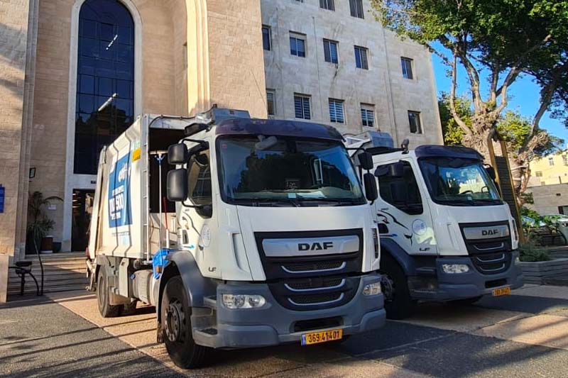 משאיות הבוקר בכניסה לעיריית חיפה | צילום: שירות רדיו חיפה