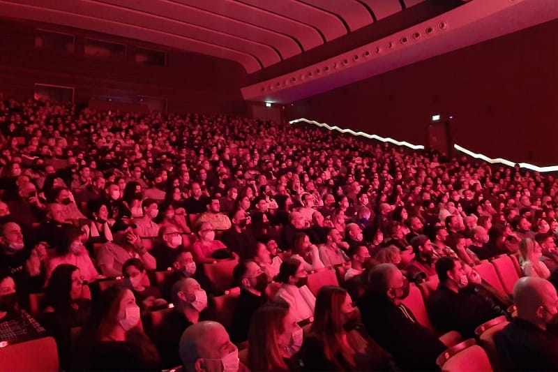 קהל בהיכל התיאטרון מוצקין | צילום: דפנה צורי