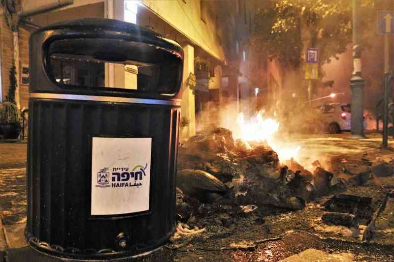 הצתה ברחובות חיפה, פרעות מאי 2021 | צילום: עומר מוזר