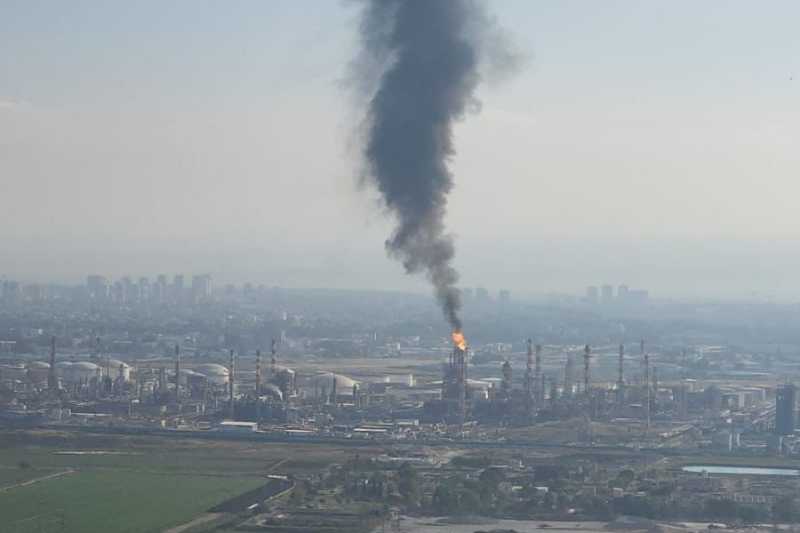 עשן במפעל בזן | צילום: איגוד ערים מפרץ חיפה להגנת הסביבה
