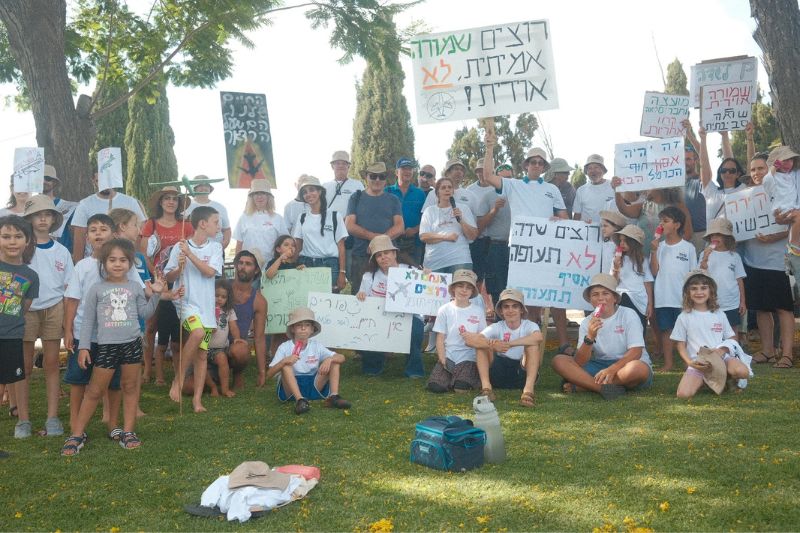 הפגנה נגד הקמת שדה תעופה בחוף הכרמל | צילום: עומר מוזר