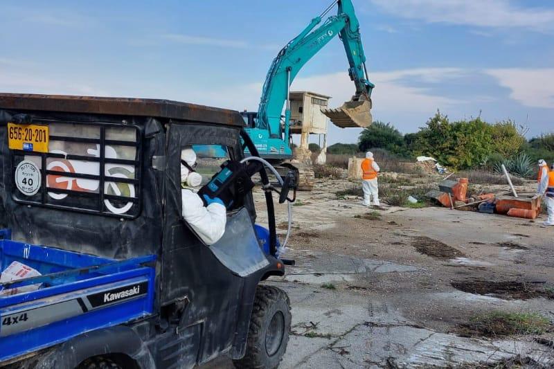 עבודות השיקום בתעשיות אלקטרוכימיות | צילום: טל שחר
