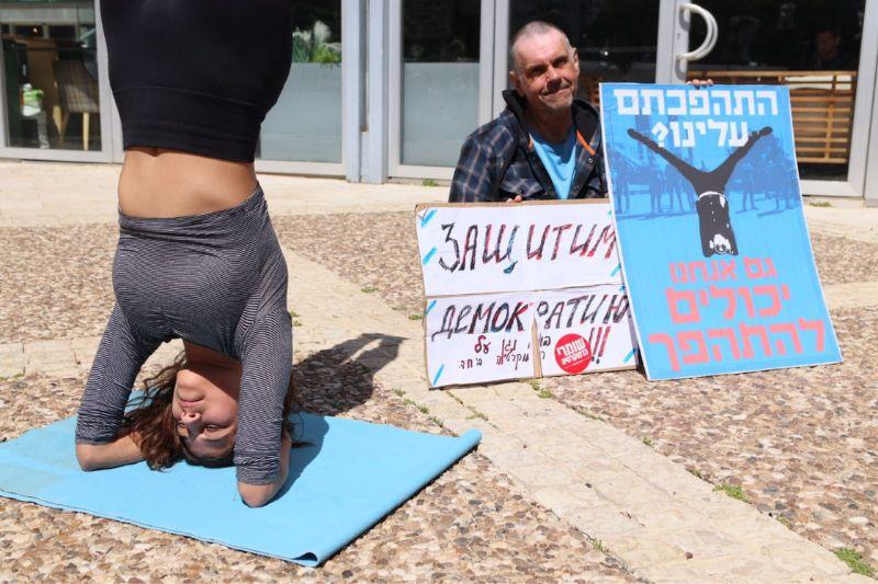 מחאת היוגיסטים במרכז הכרמל | צילום: עומר מוזר