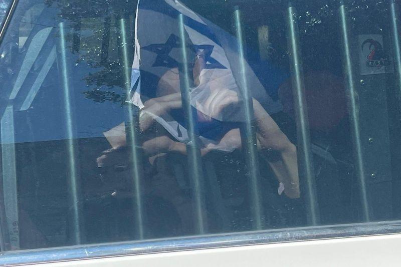 מפגין עצור בצומת בחיפה | צילום: מחאת העם