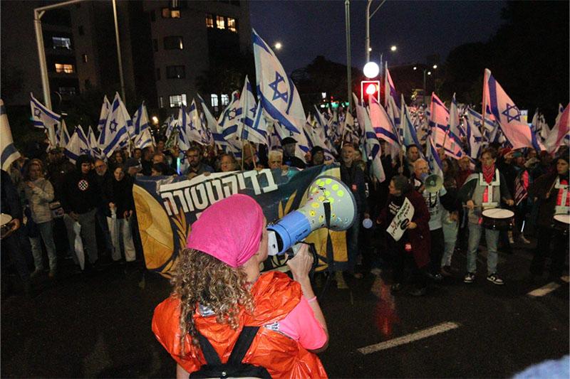 המפגינים במרכז הכרמל | צילום: עומר מוזר