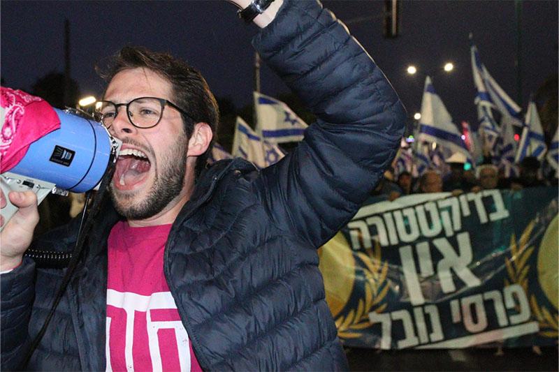 המפגינים במרכז הכרמל | צילום: עומר מוזר