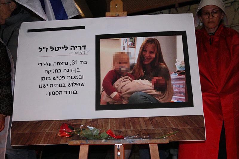 דריה לייטל ז"ל במיצג נשות סיפורה של שפחה לזכר הנרצחות | צילום: עומר מוזר